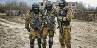 Qué es un traje gorka: todo lo que debes saber