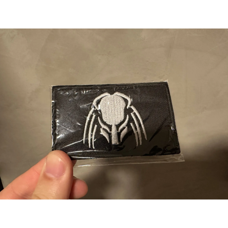 Parche Predator de velcro photo review