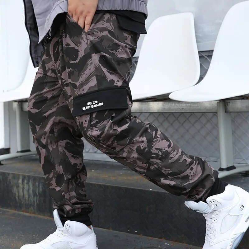 Pantalones cargo camuflaje streetwear - Imagen 2