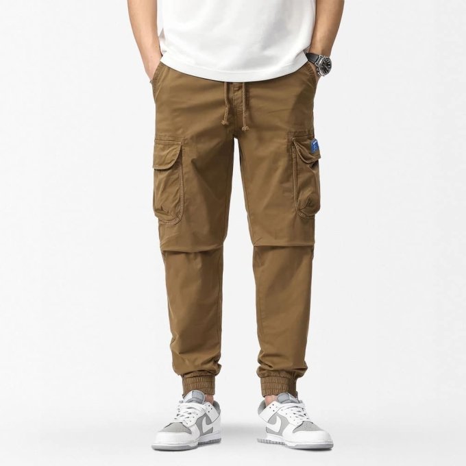 Pantalones cargo slim fit militares