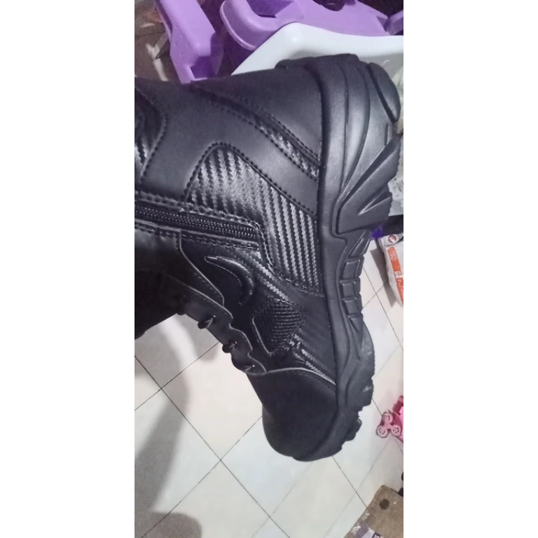 Botas tácticas negras con cremallera lateral y puntera de seguridad photo review