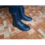 Botas de combate negras de cuero con cordones photo review