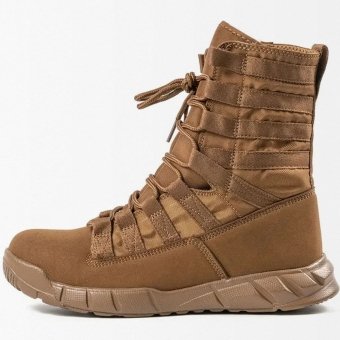 Botas de entrenamiento tácticas ligeras de ante sintético color coyote