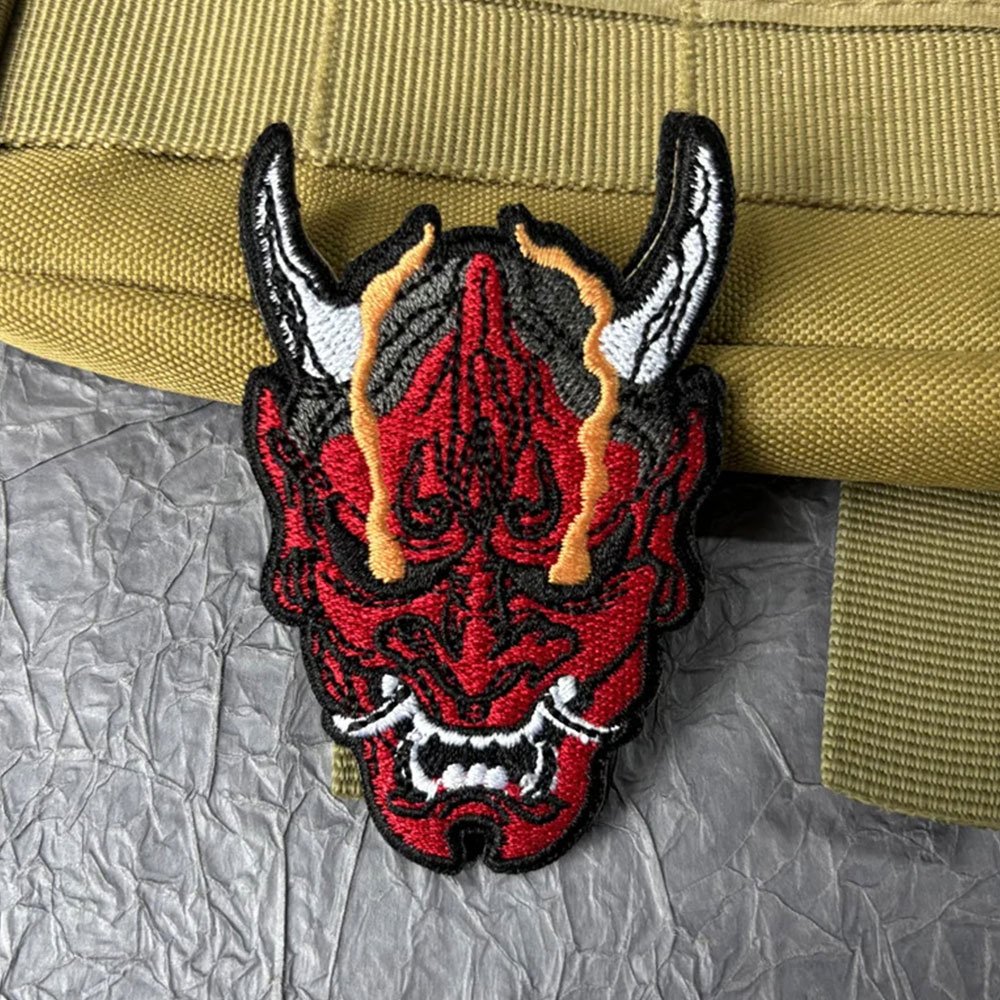 Parche bordado cabeza de diablo rojo